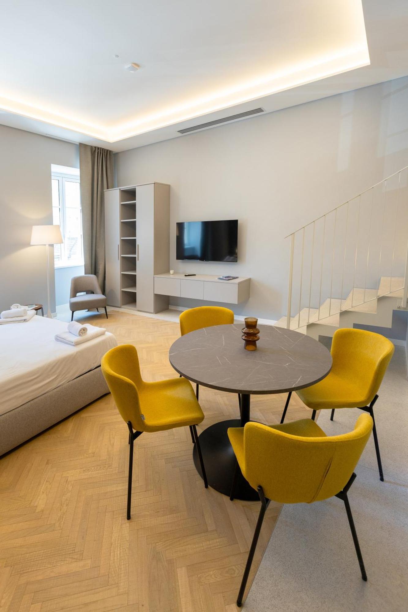 Teatro Romano Exclusive Suites Триест Экстерьер фото