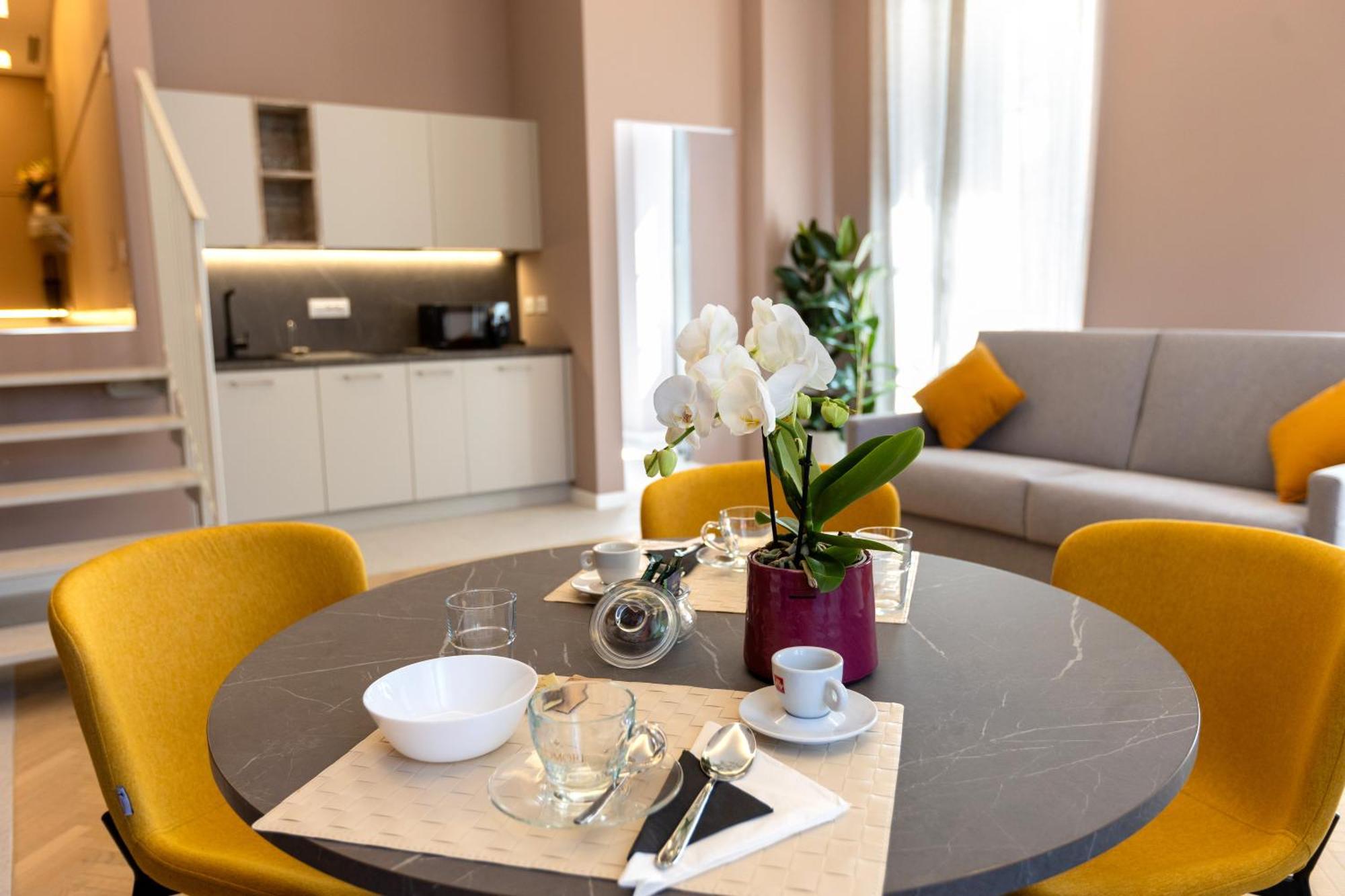 Teatro Romano Exclusive Suites Триест Экстерьер фото