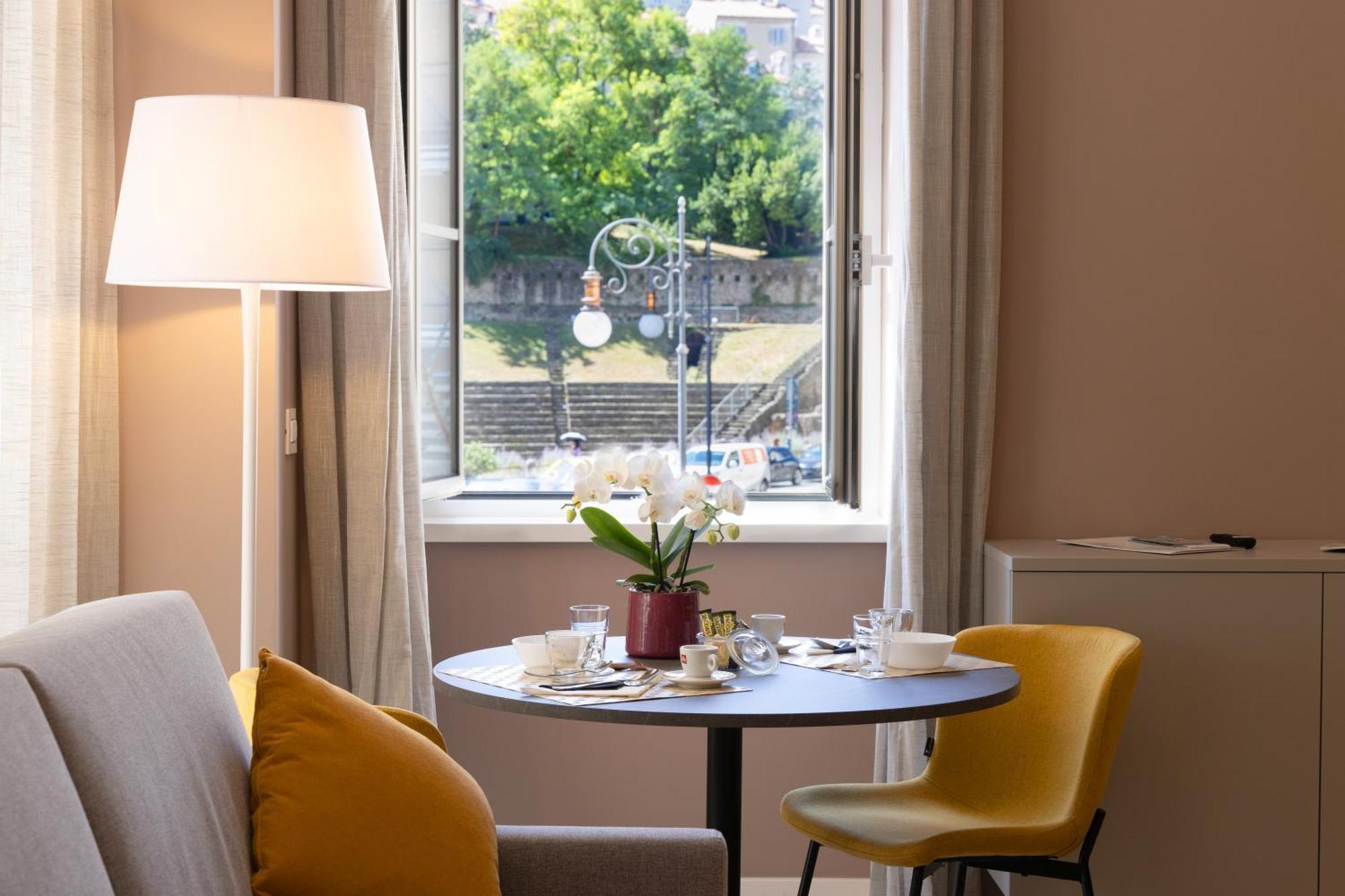 Teatro Romano Exclusive Suites Триест Экстерьер фото