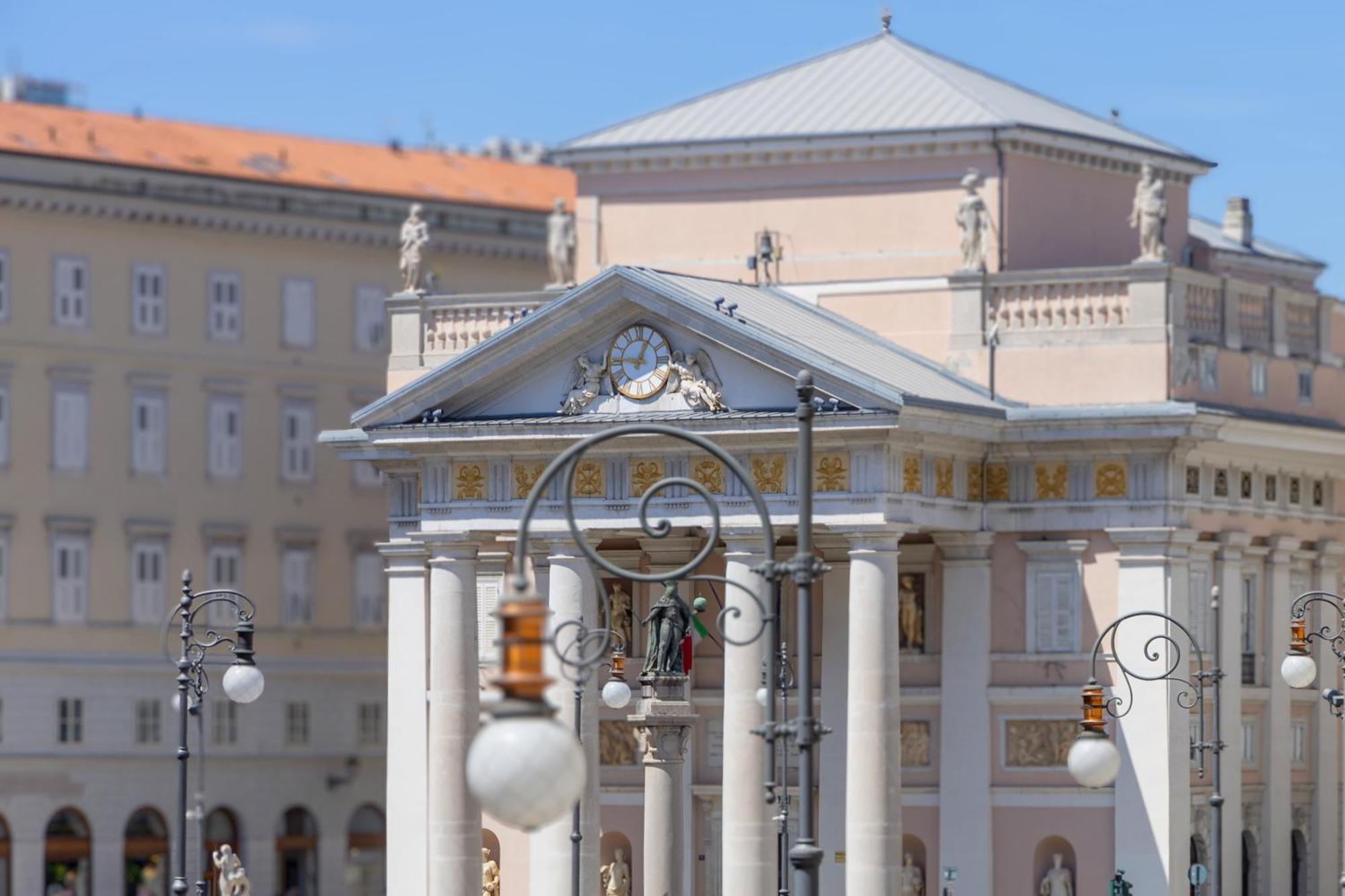 Teatro Romano Exclusive Suites Триест Экстерьер фото