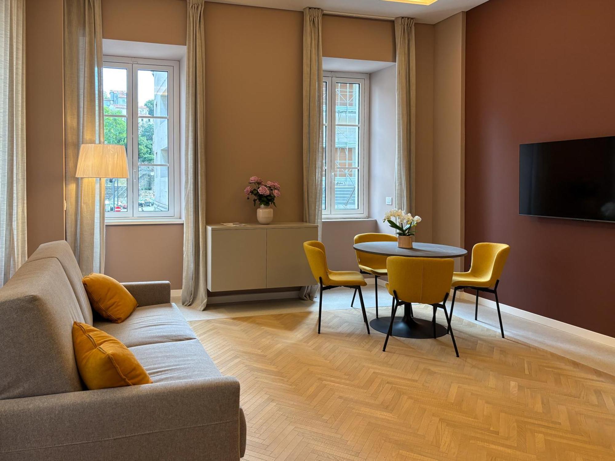 Teatro Romano Exclusive Suites Триест Экстерьер фото